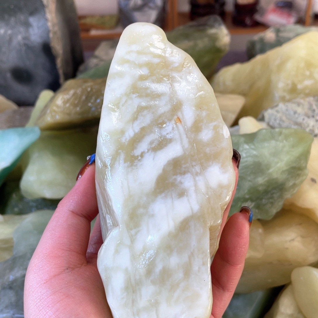 蛇纹石玉未镶嵌中国四大名玉简易