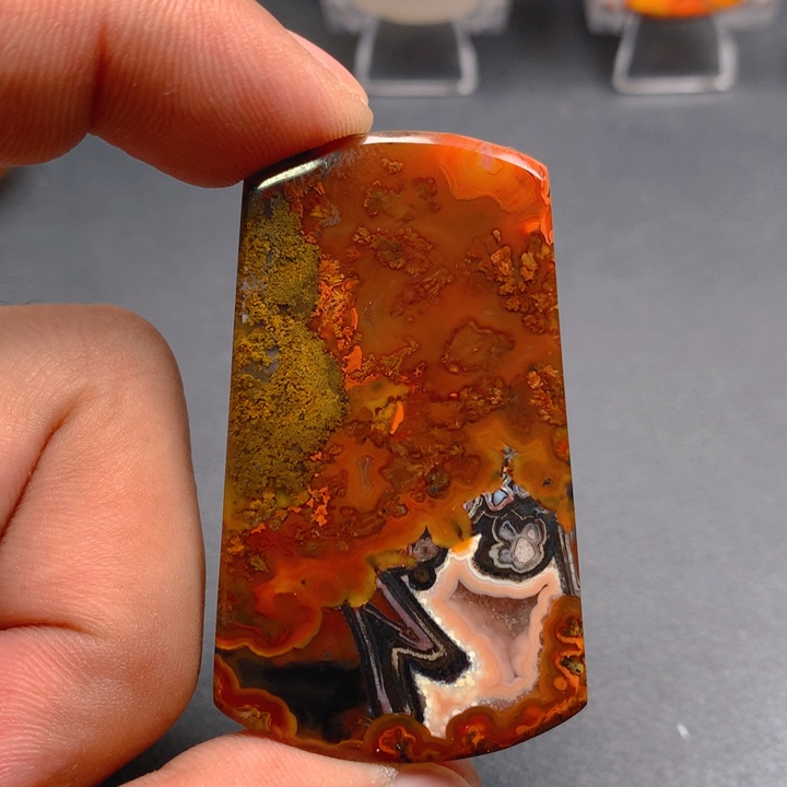 玛瑙/玉髓颈饰未镶嵌骑**箭