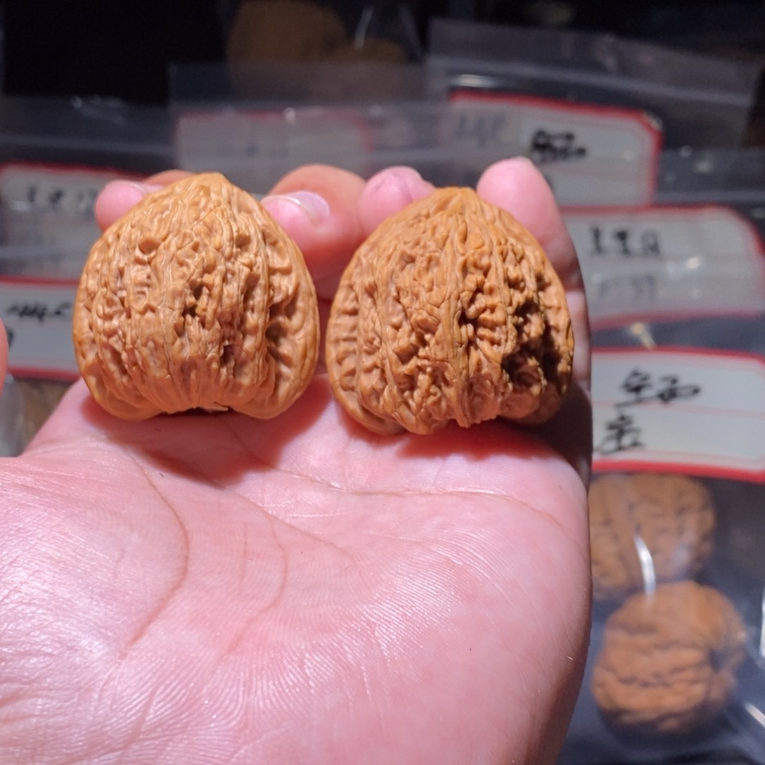 @***你文玩核桃吊坠36全品红宝石密纹