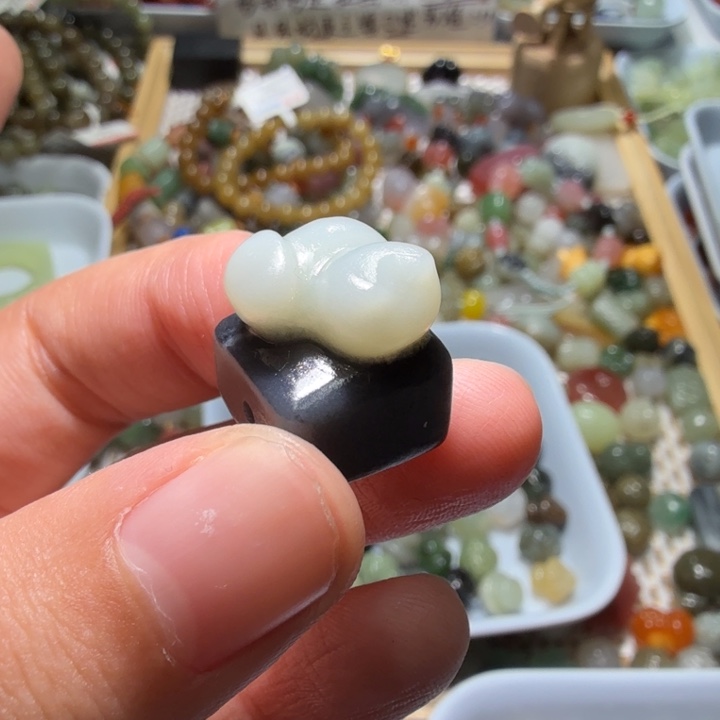 和田玉未镶嵌珠宝半成品