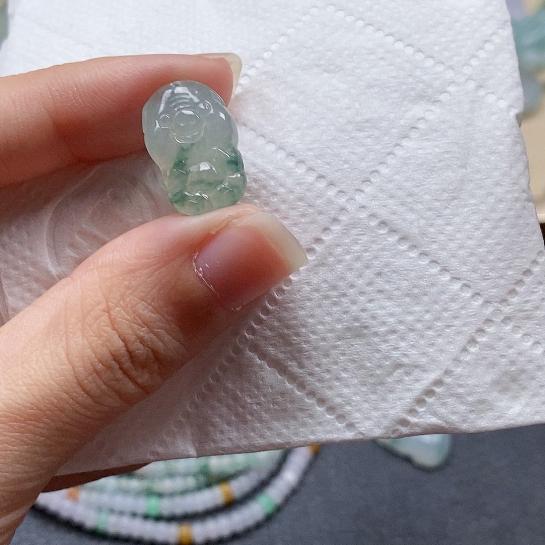 翡翠颈饰未镶嵌闪