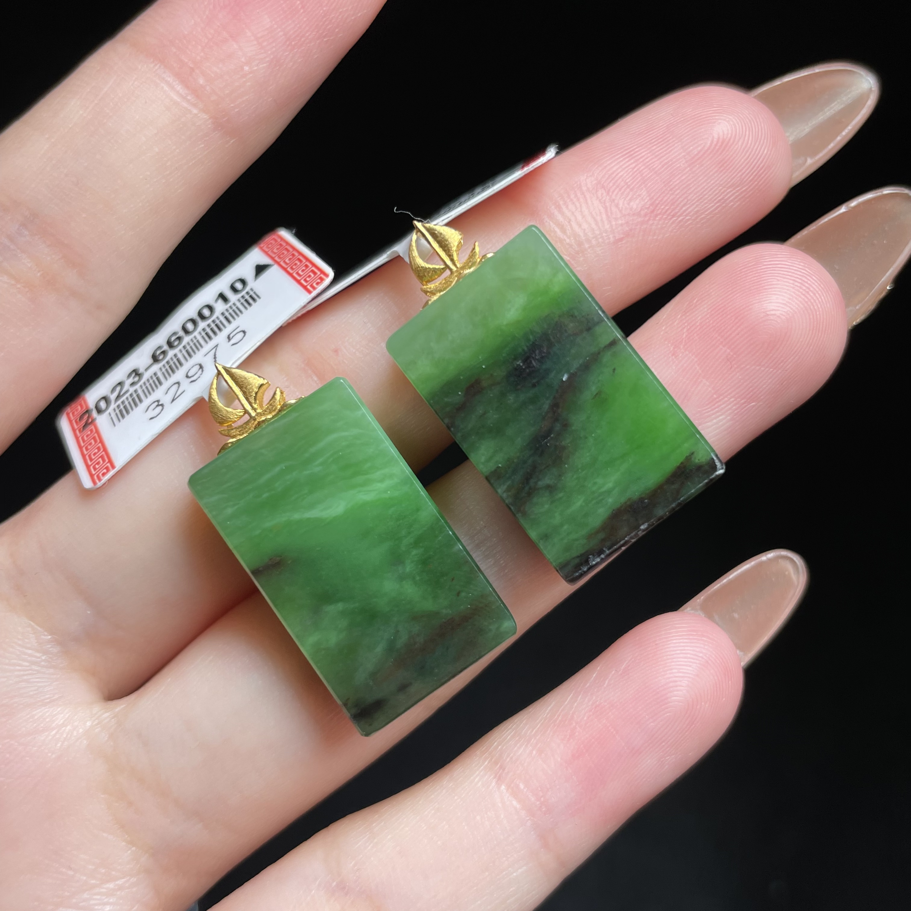 【玉总珠宝】18k和田玉方牌吊坠-约13*22*4mm多样性发一 CAN1470871