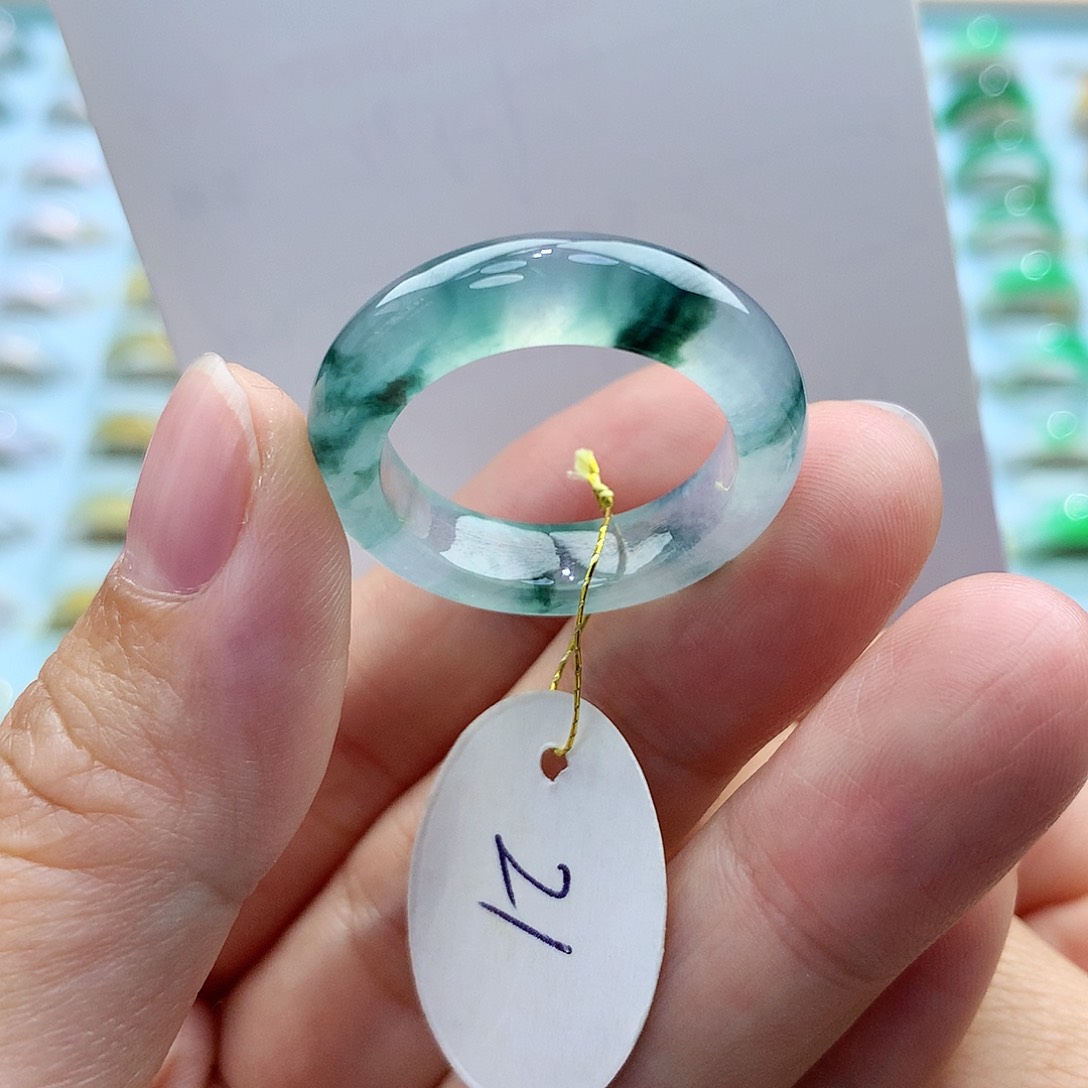 翡翠戒指未镶嵌戾***的21圈