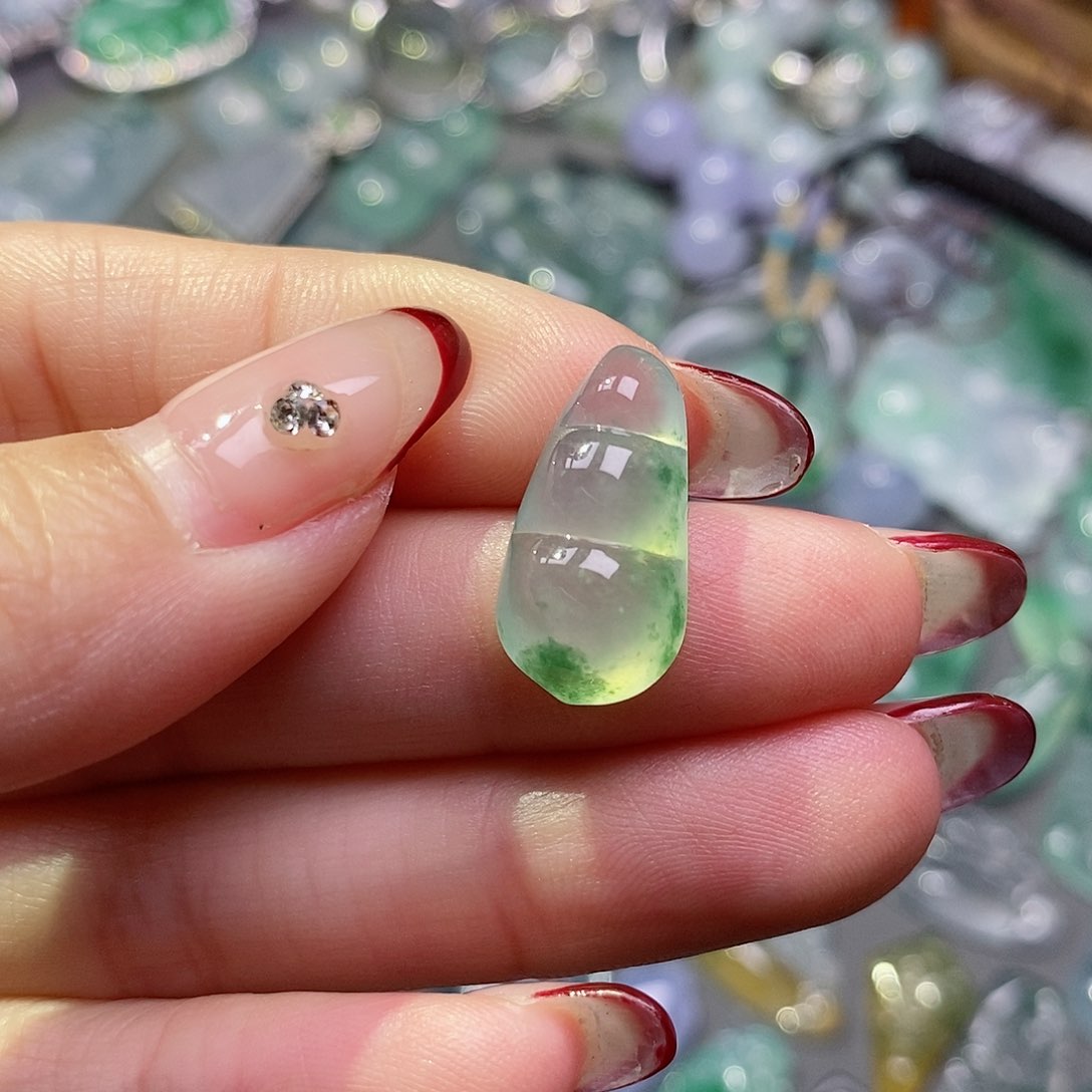 翡翠颈饰未镶嵌翡翠