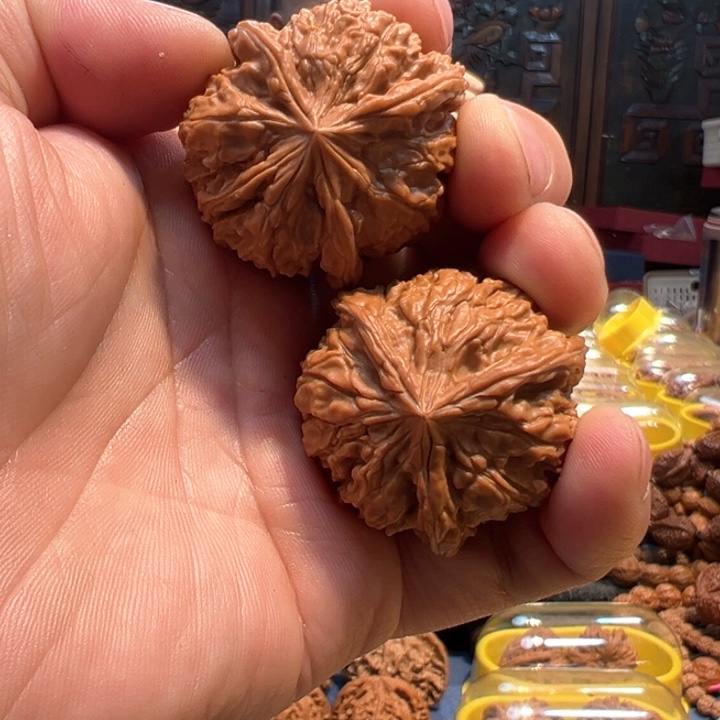 文玩核桃把件137狮子头三棱全品