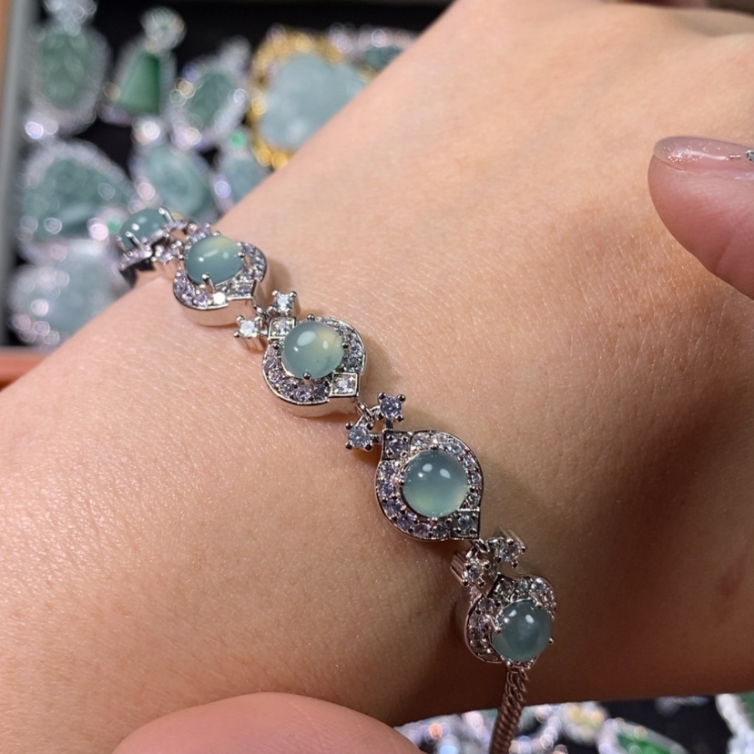 【闪购商品】翡翠颈饰未镶嵌天然