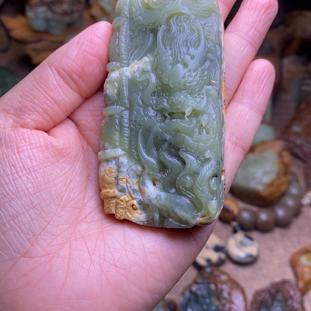 很***人岫岩河磨玉（透闪石质玉）未镶嵌把件