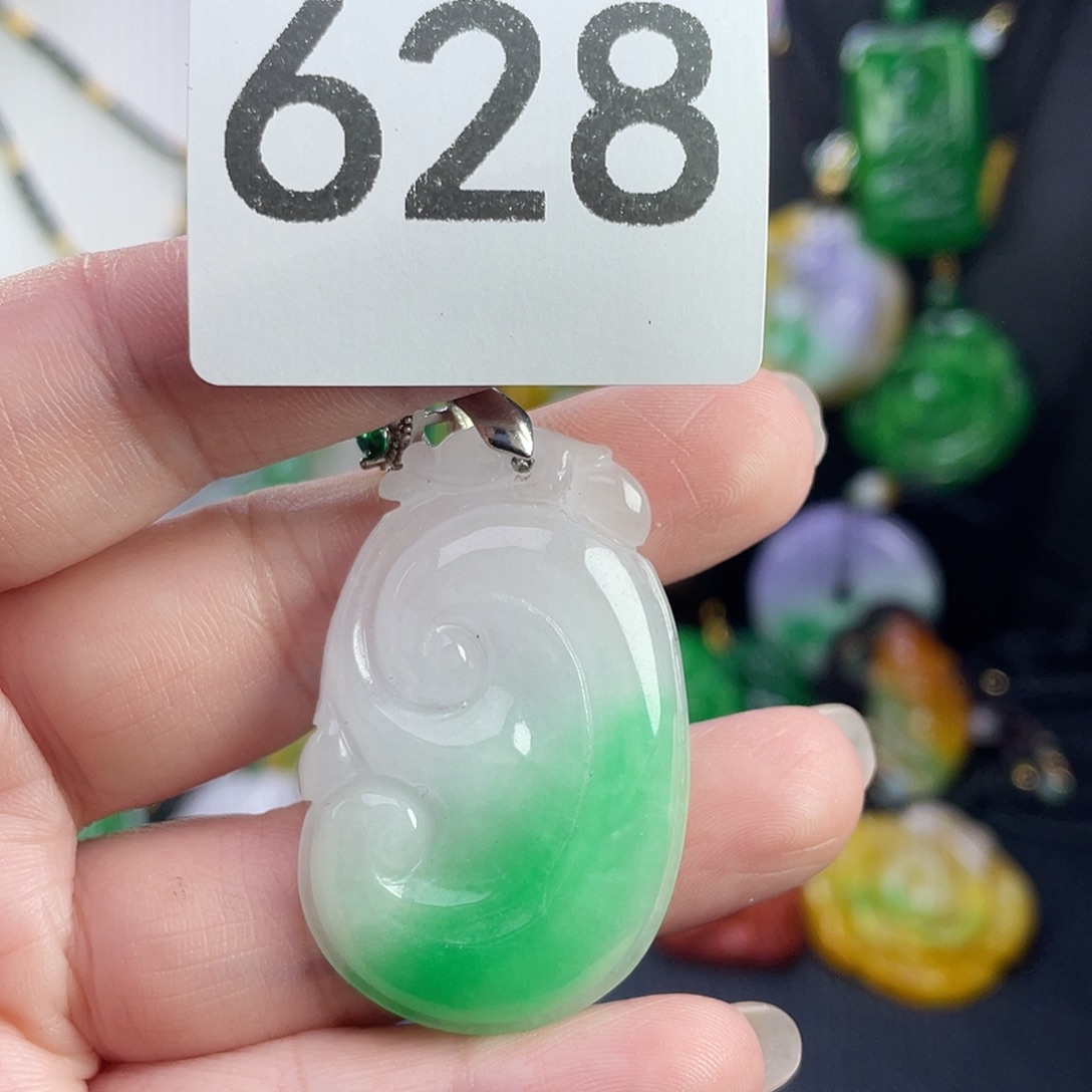 翡翠未镶嵌吊坠(赠链)