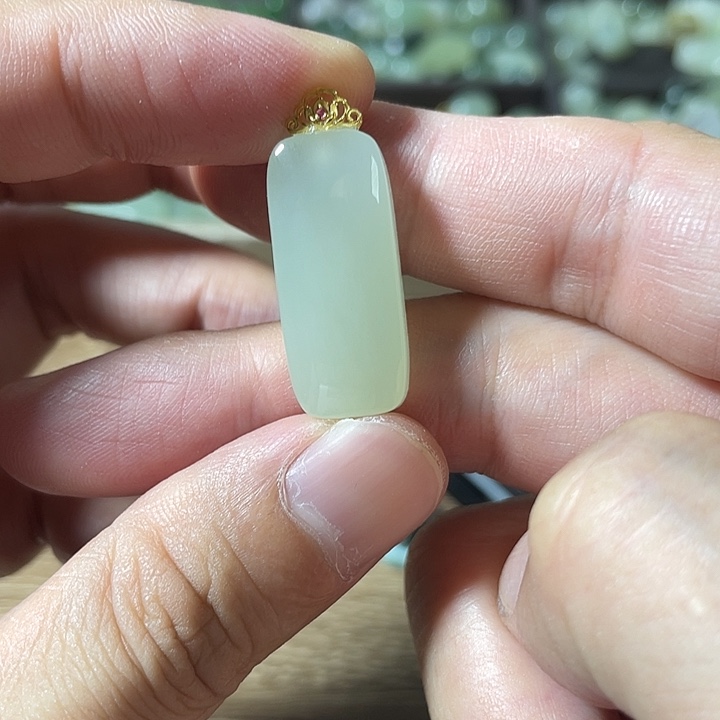 和田玉18K金镶嵌颈饰