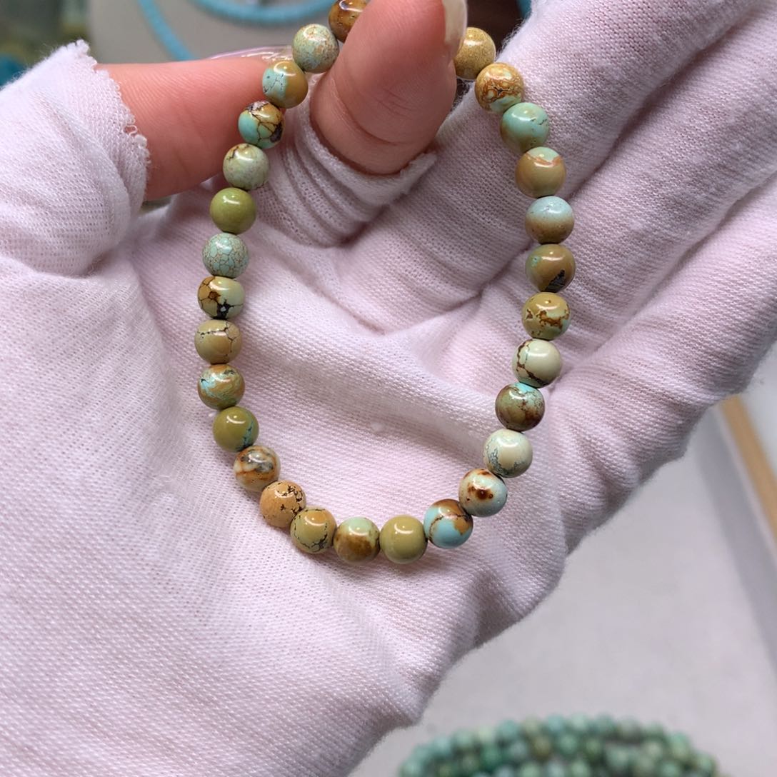 绿松石颈饰未镶嵌