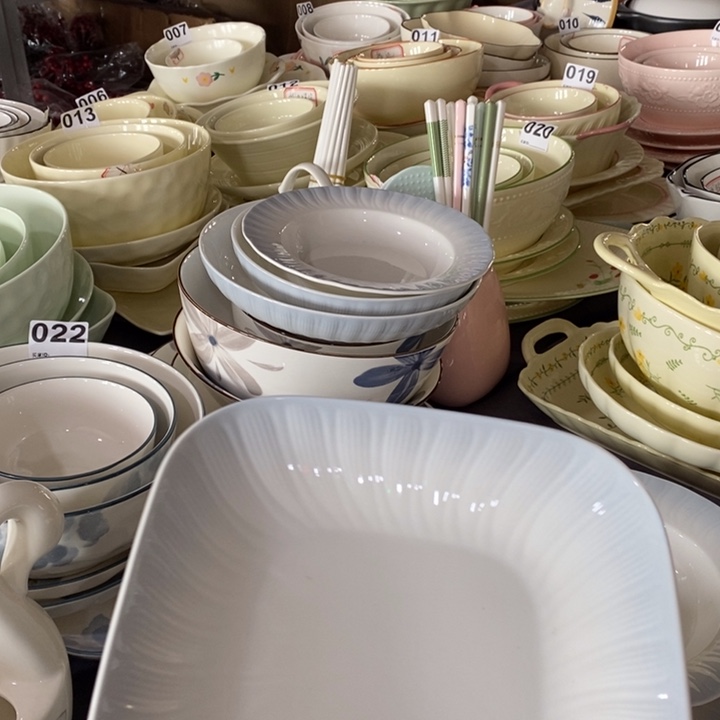 瓷方盘两个，水墨渐染