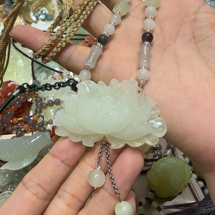 蛇纹石玉吊坠未镶嵌