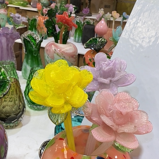 琉璃花瓶高45厘米宽9厘米