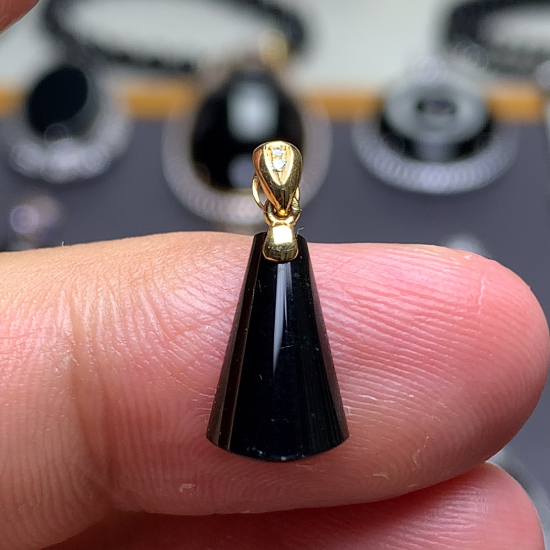 翡翠18K金镶嵌颈饰墨翠吊坠