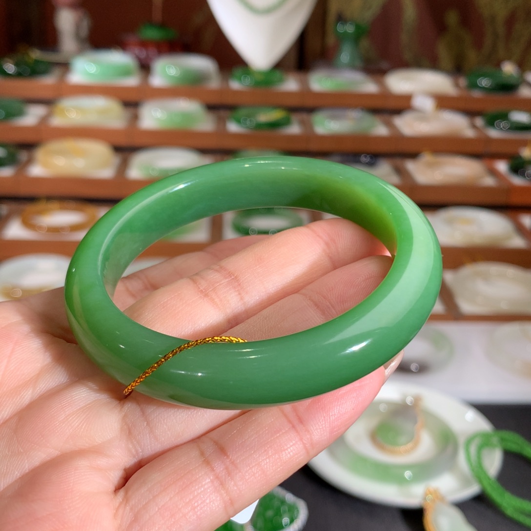 和田玉未镶嵌手镯高品粉绿性价比高