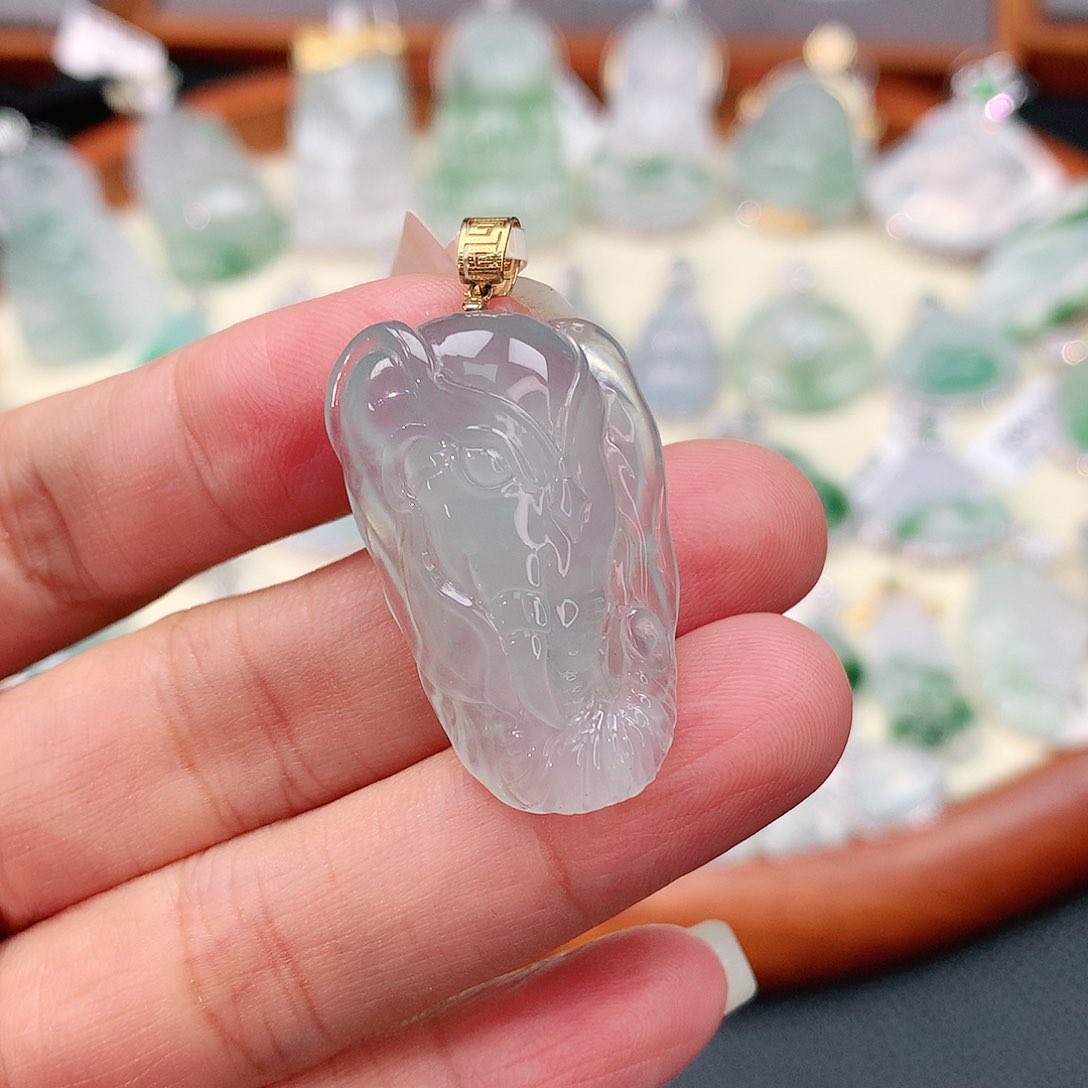 颈饰18K金镶嵌翡翠象头