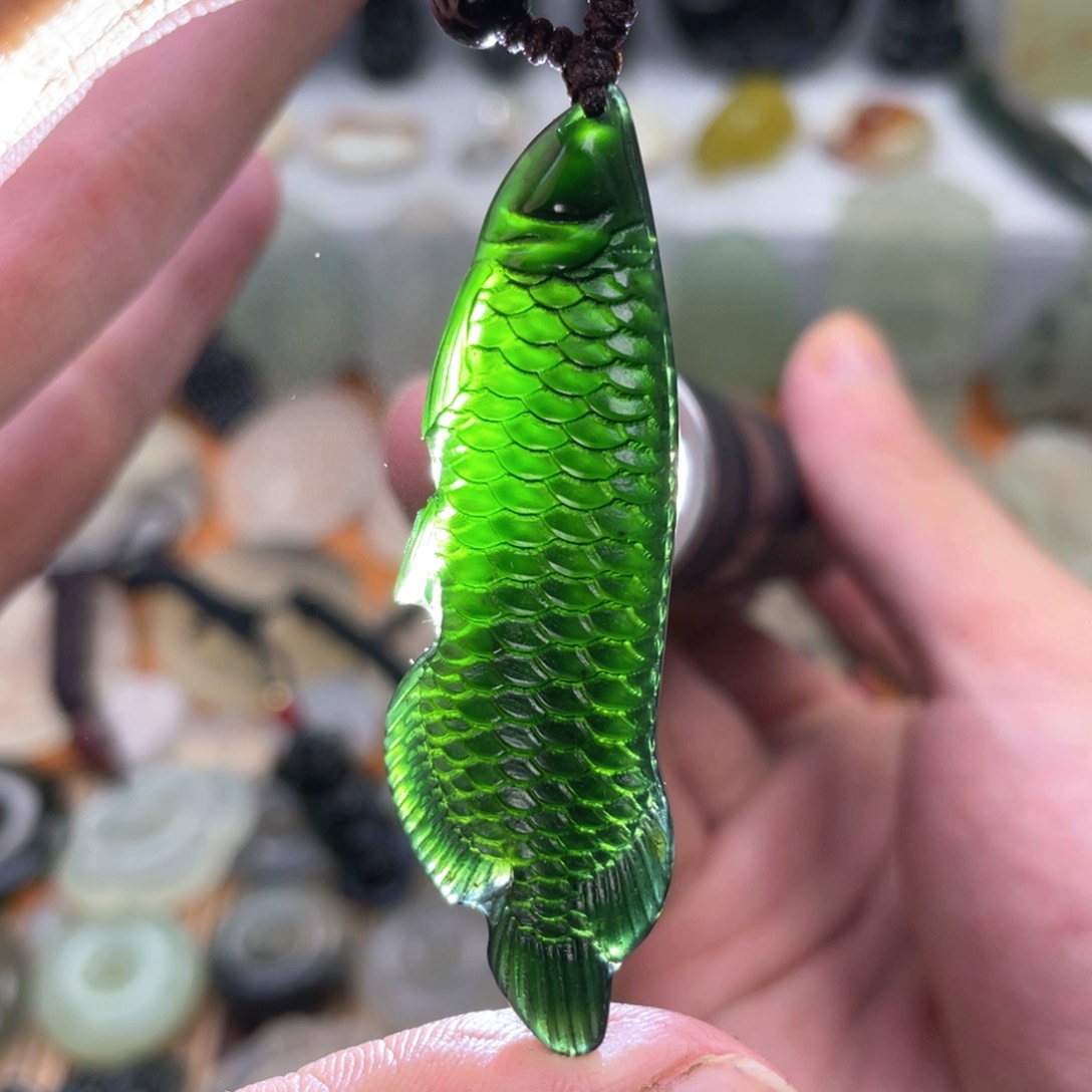 蛇纹石玉颈饰未镶嵌