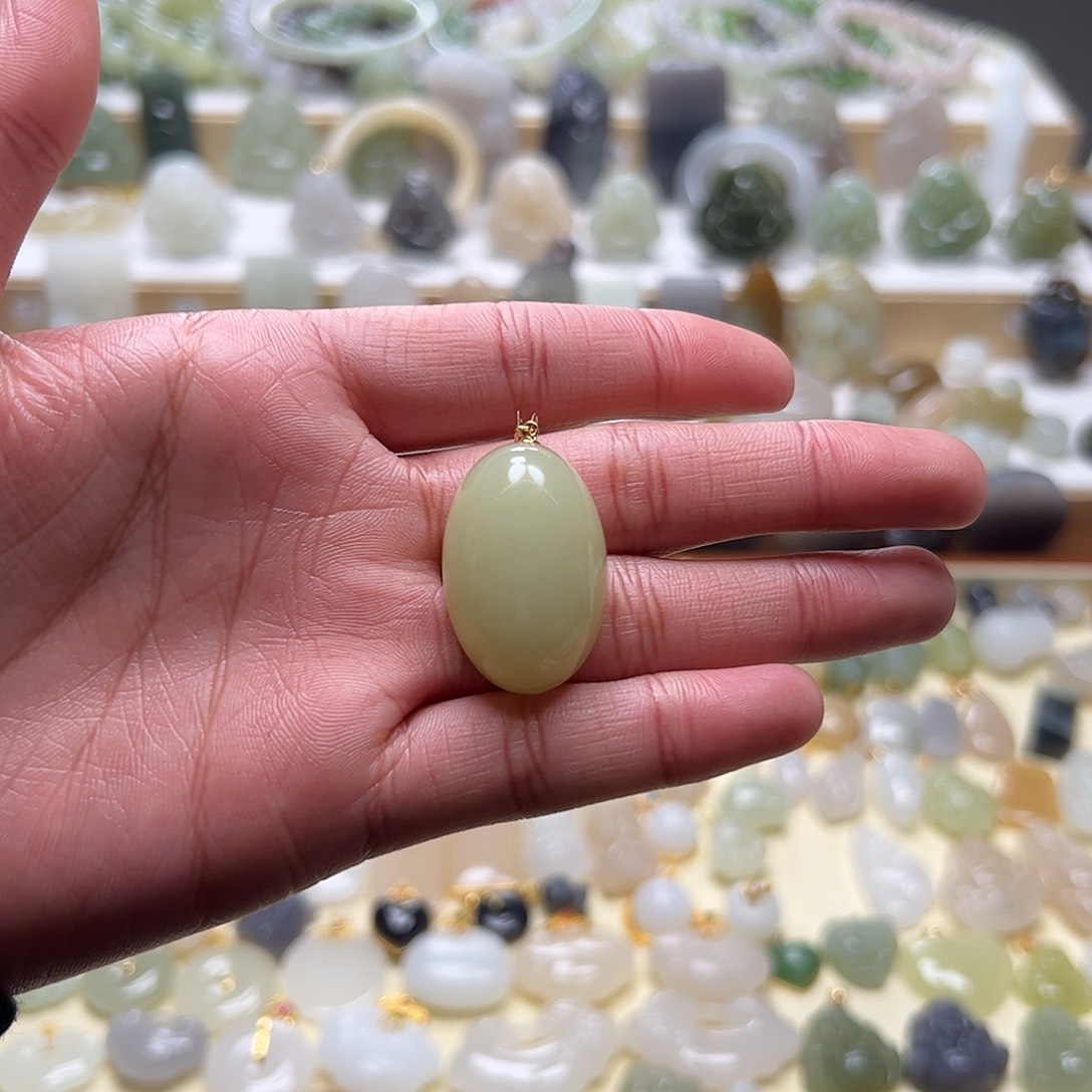 和田玉吊坠(赠链)18K金镶嵌知***…