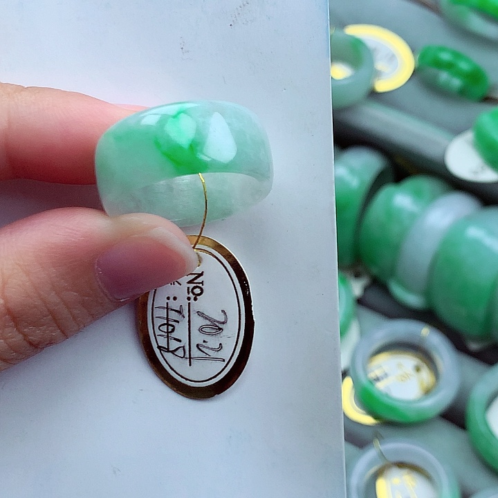 翡翠未镶嵌戒指20.21号