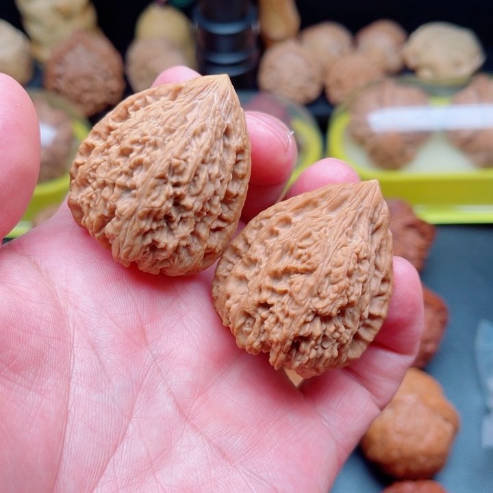 文玩核桃把件塔尖狮子头35×35×41