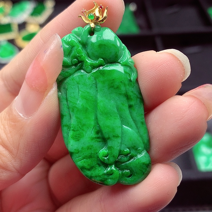 翡翠颈饰18K金镶嵌翡翠