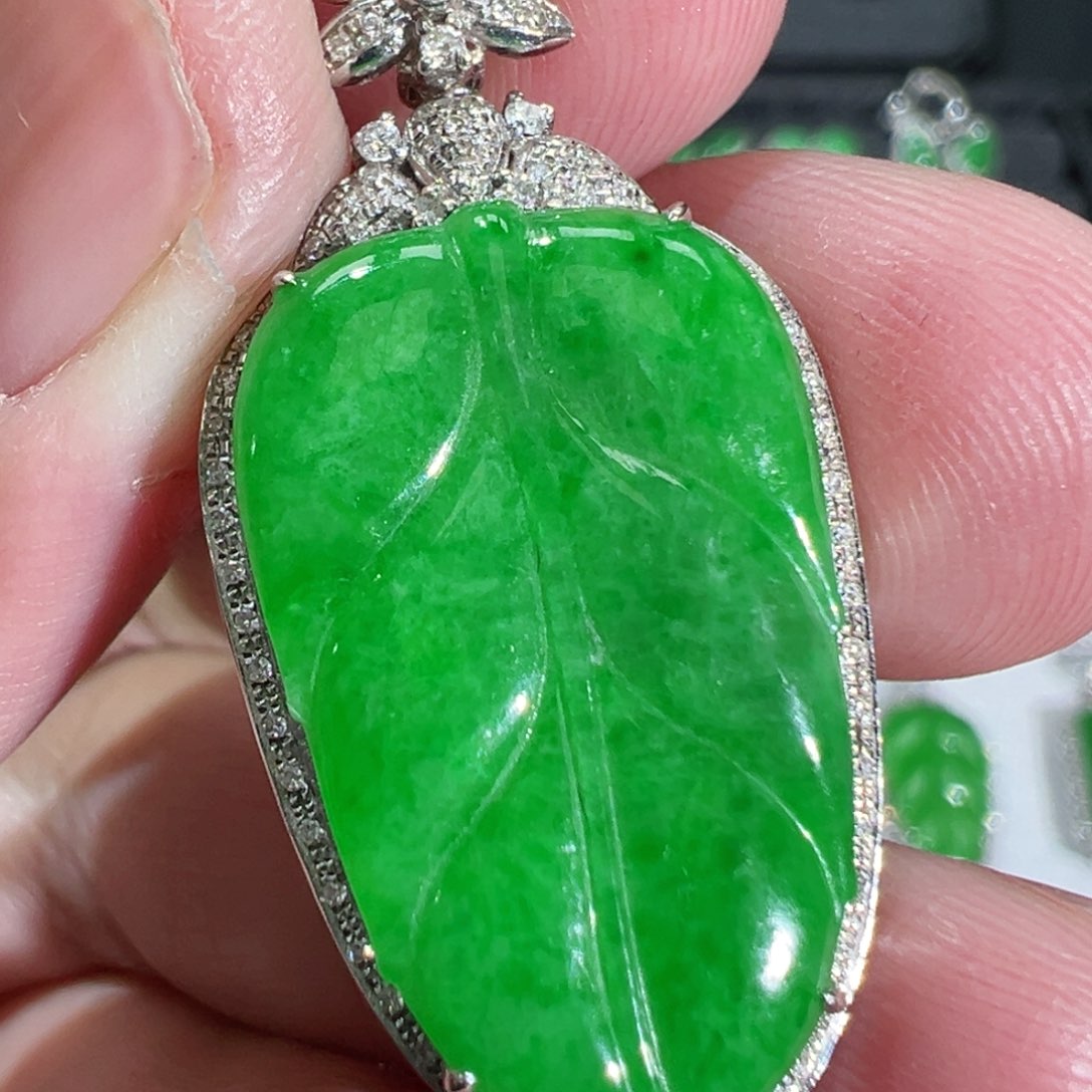 【闪购商品】翡翠吊坠(不含链)18K金镶嵌