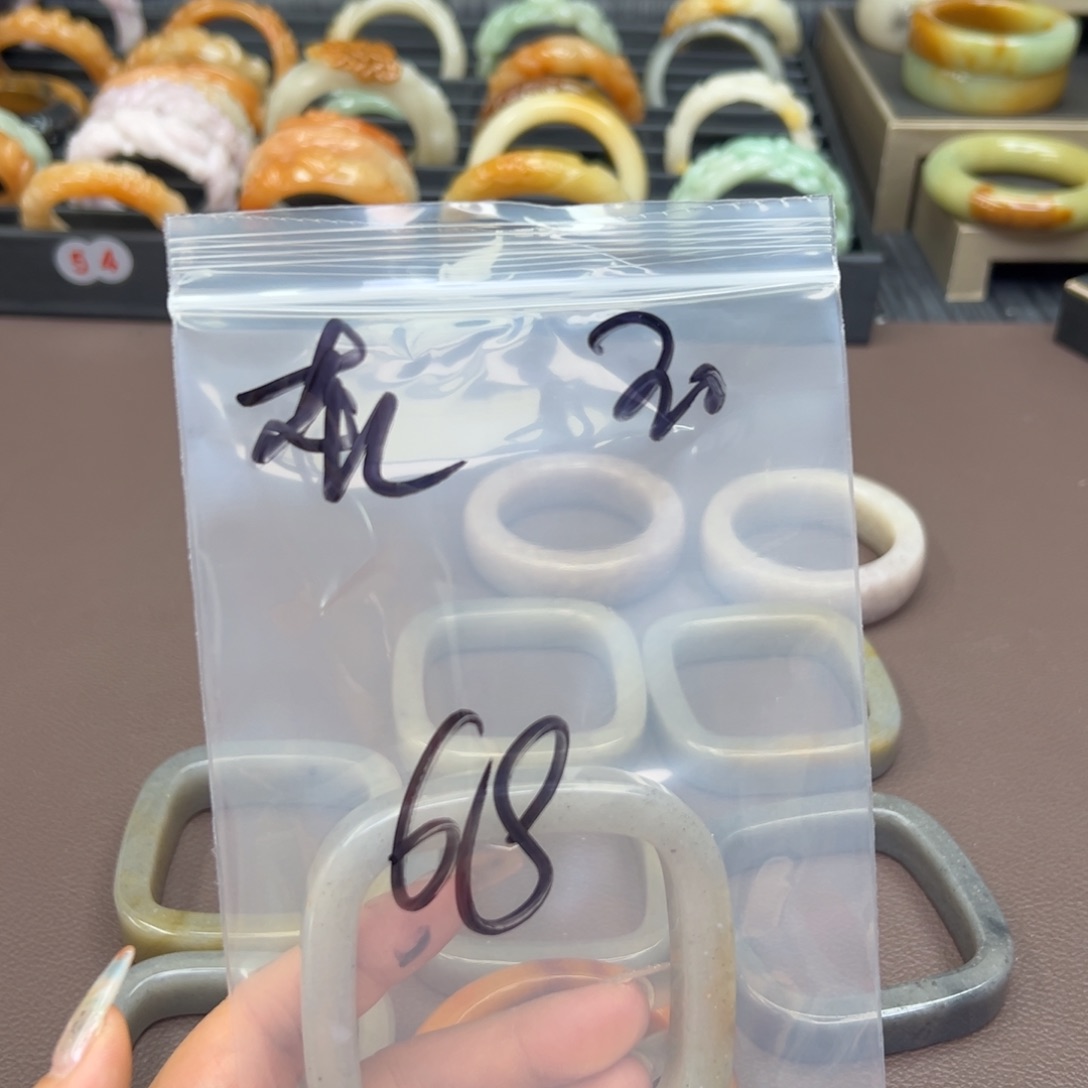 石英质玉手镯未镶嵌灰****?
