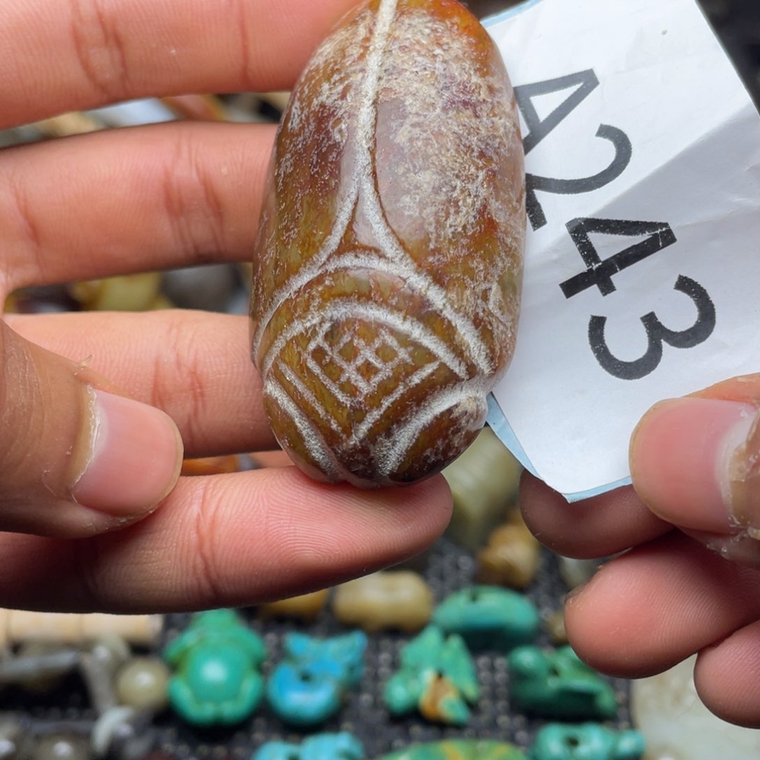 和田玉（糖玉）未镶嵌挂件