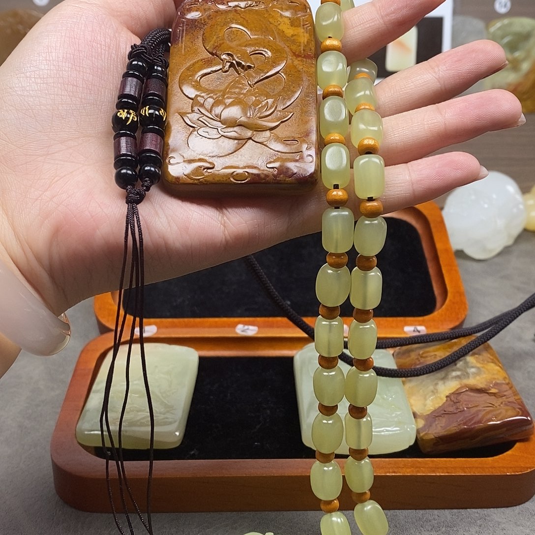 新疆昆仑山料方解石玉
