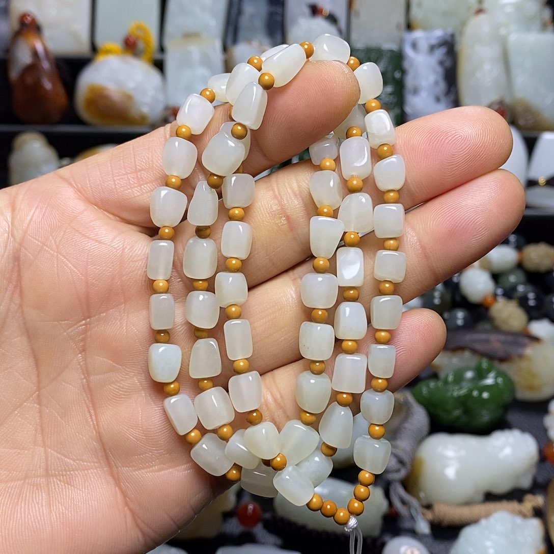 和田玉颈饰未镶嵌