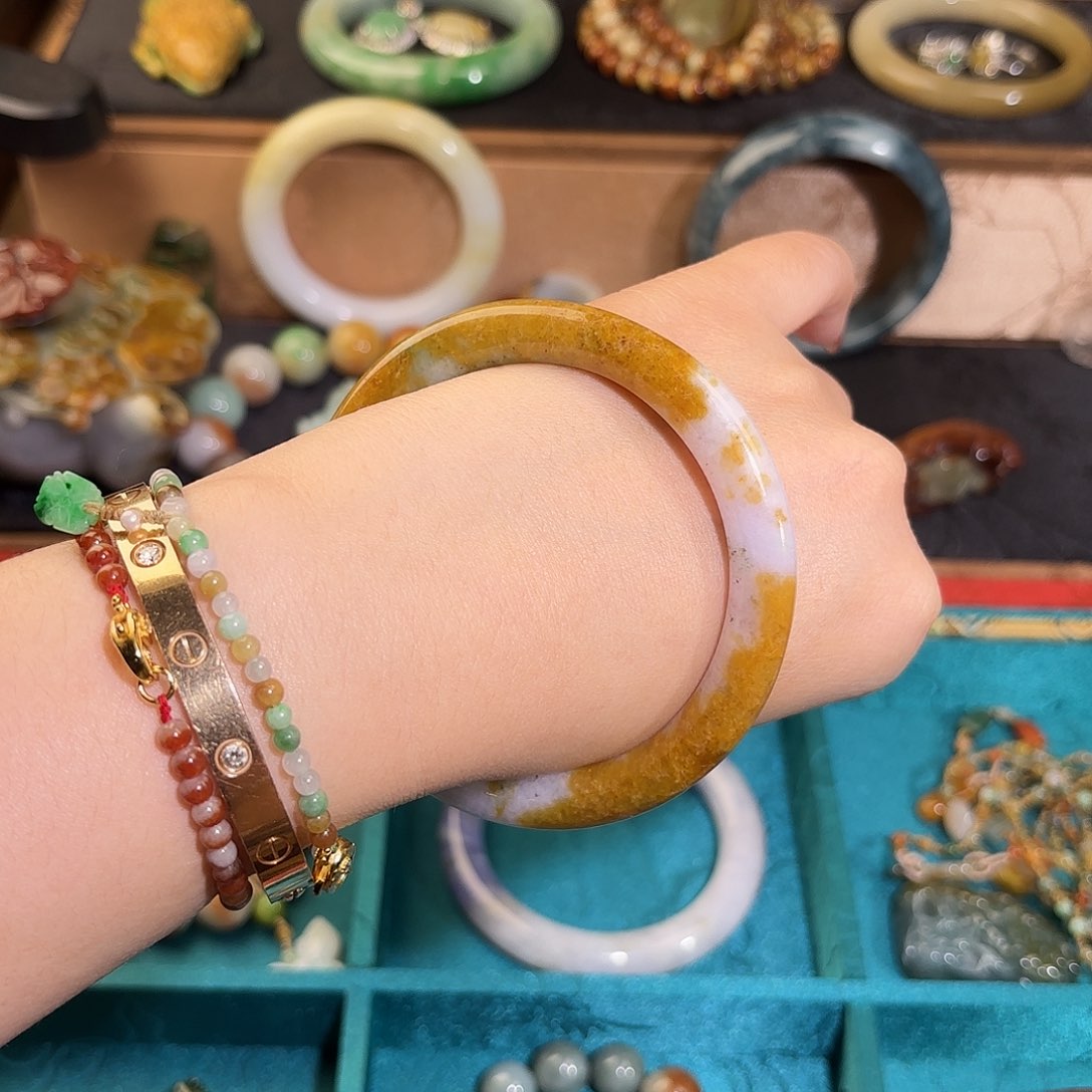 翡翠手镯未镶嵌黄翡