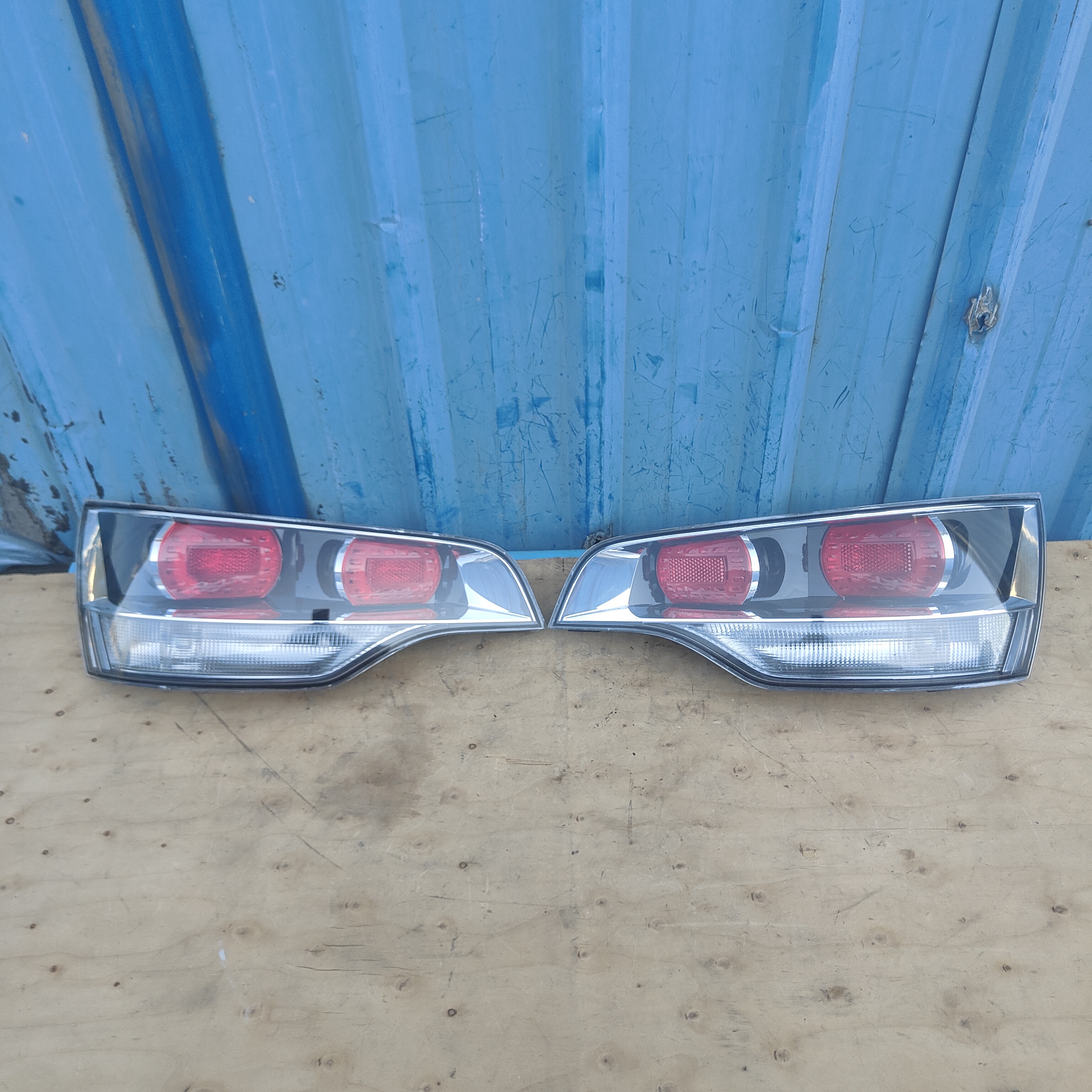 8新  适用于07_15奥迪q7后尾灯刹车灯倒车灯防追尾灯原车原厂拆