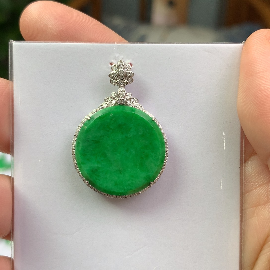 翡翠18K金镶嵌颈饰翡翠首饰