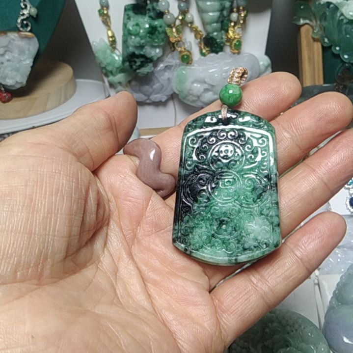 翡翠吊坠(赠链)未镶嵌