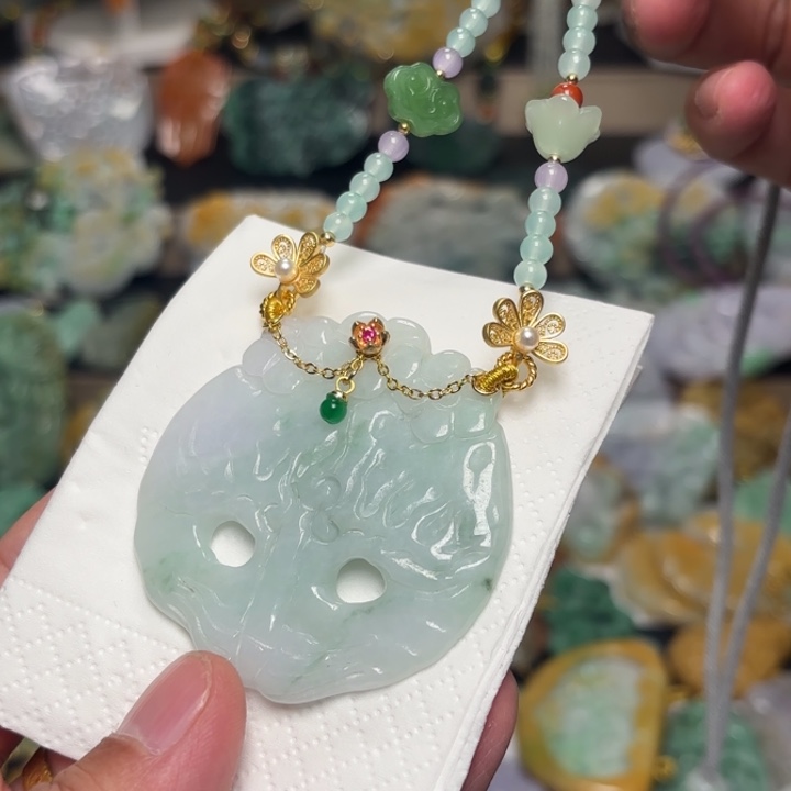 翡翠颈饰未镶嵌吊坠