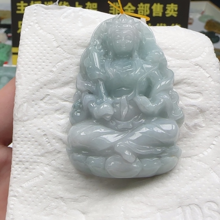 翡翠颈饰未镶嵌虚空