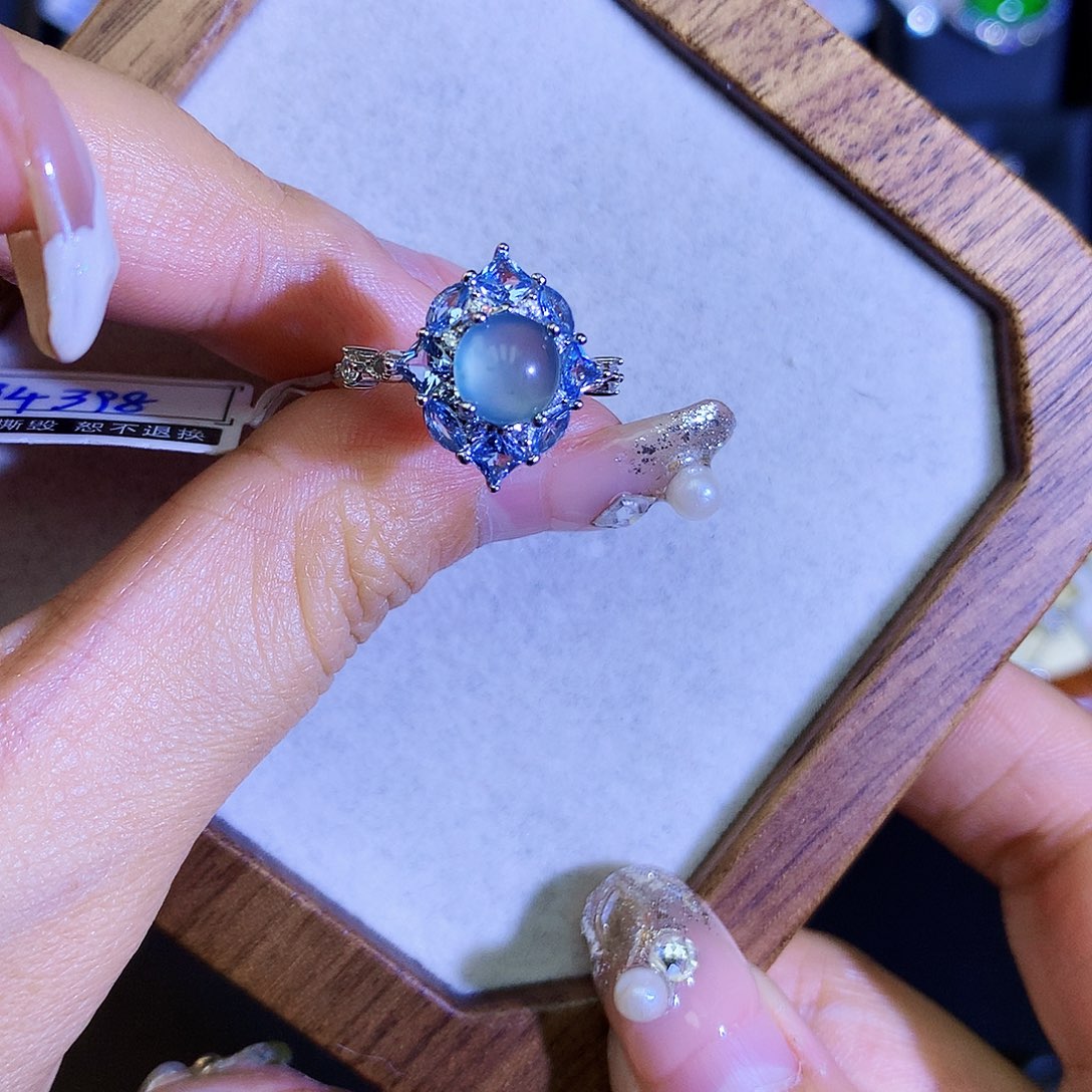 翡翠戒指银S925镶嵌天然翡翠戒指