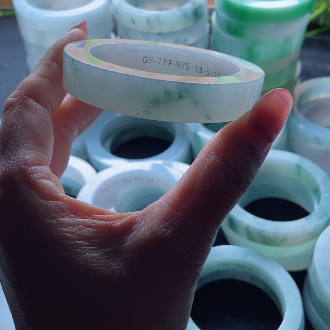 未镶嵌手镯定制翡翠张*