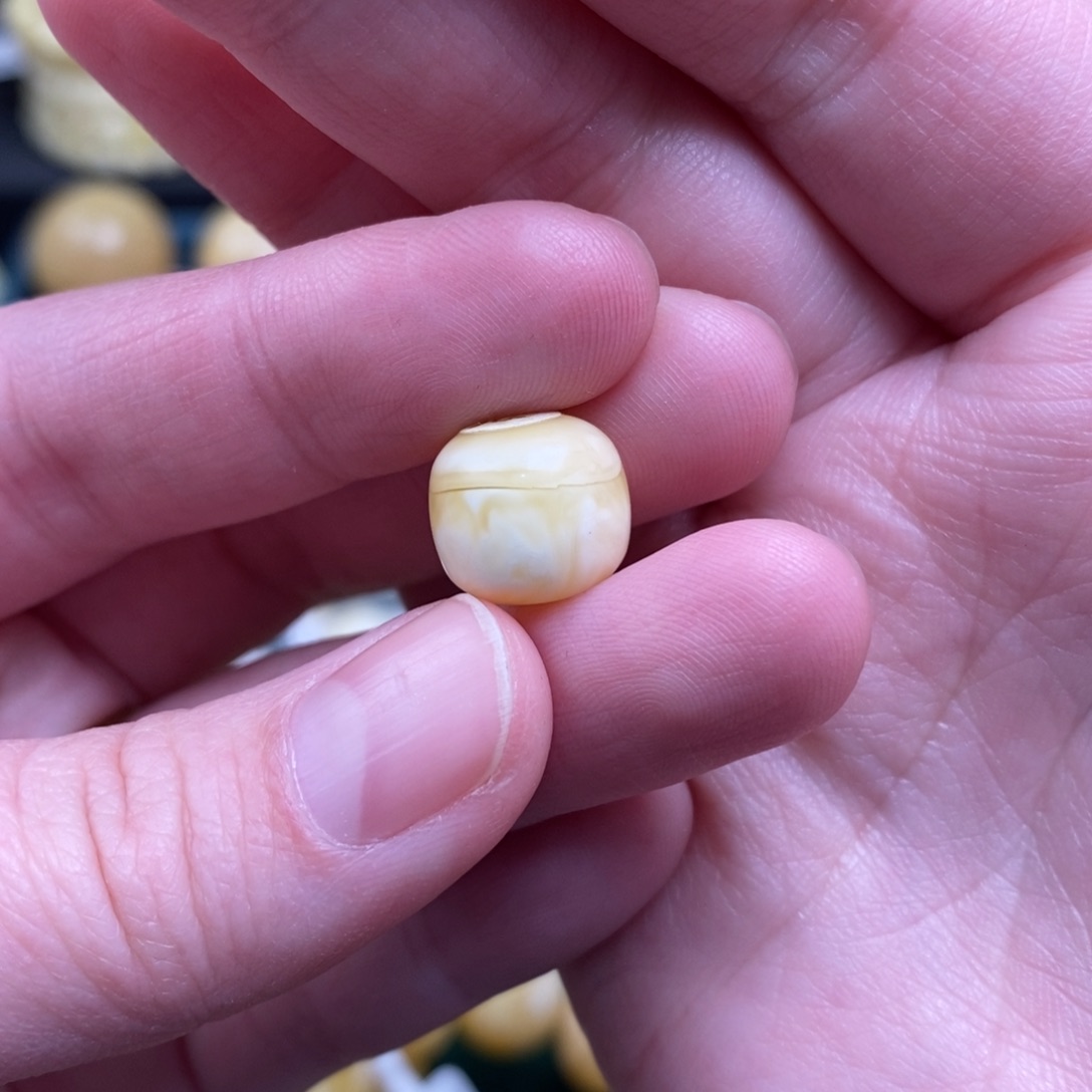 A****蜜蜡未镶嵌珠宝奇石