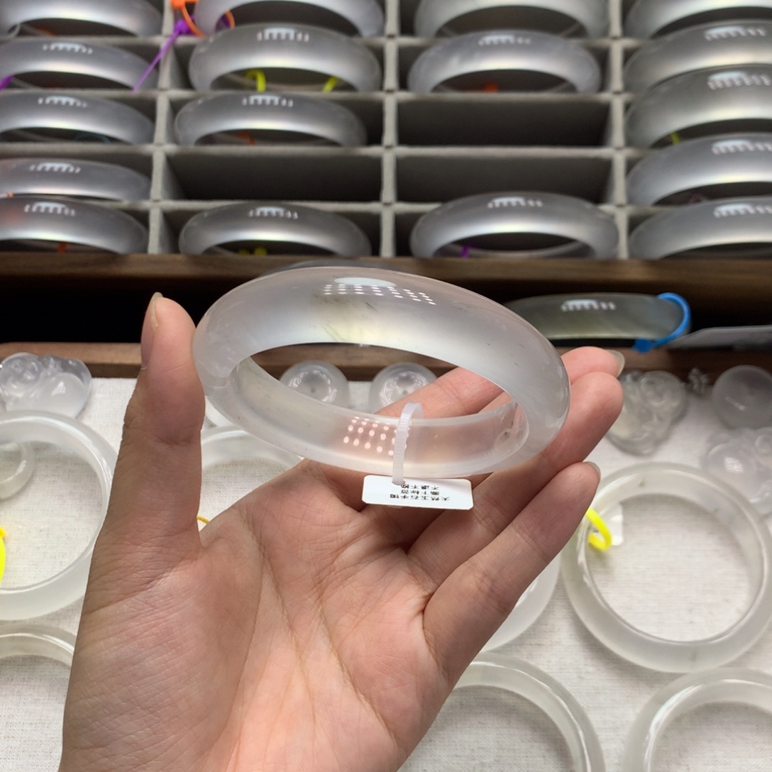 ****石英质玉未镶嵌手镯13A61.7