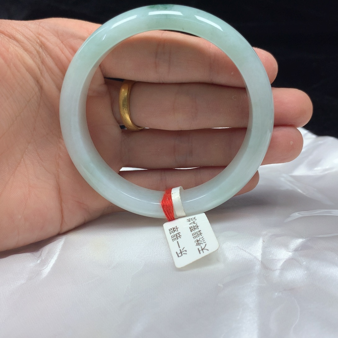 翡翠未镶嵌手镯（圆镯）57.5