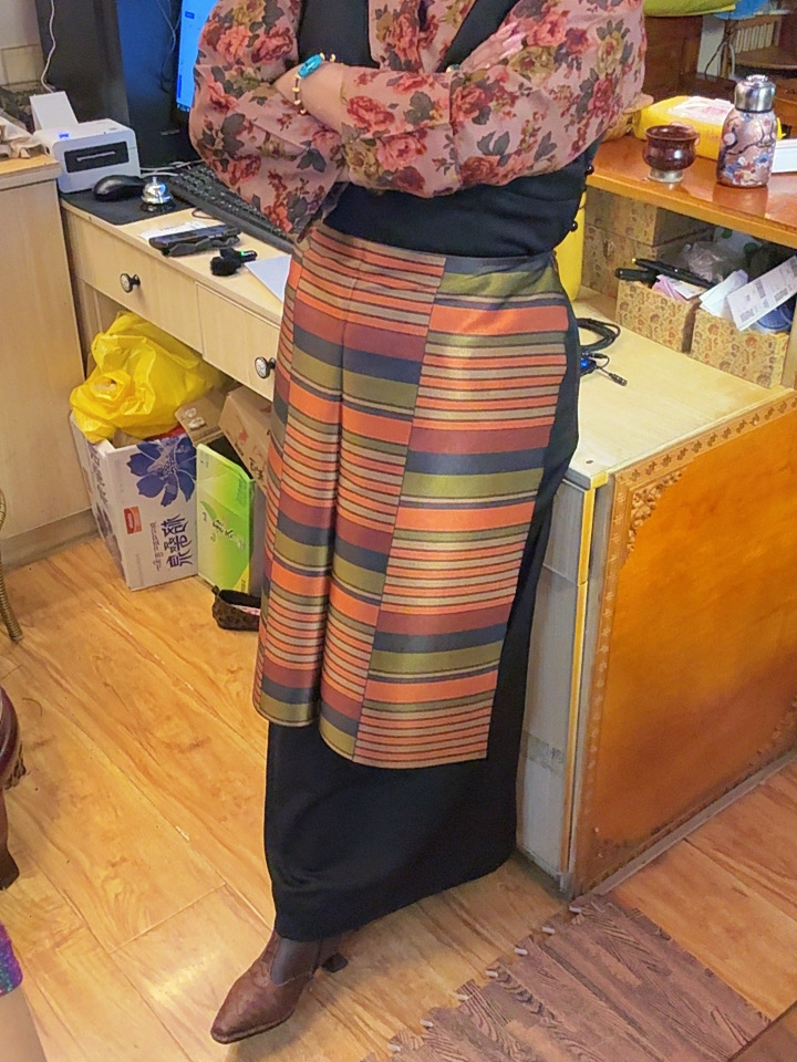 纯布衬衫的配套帮典围裙