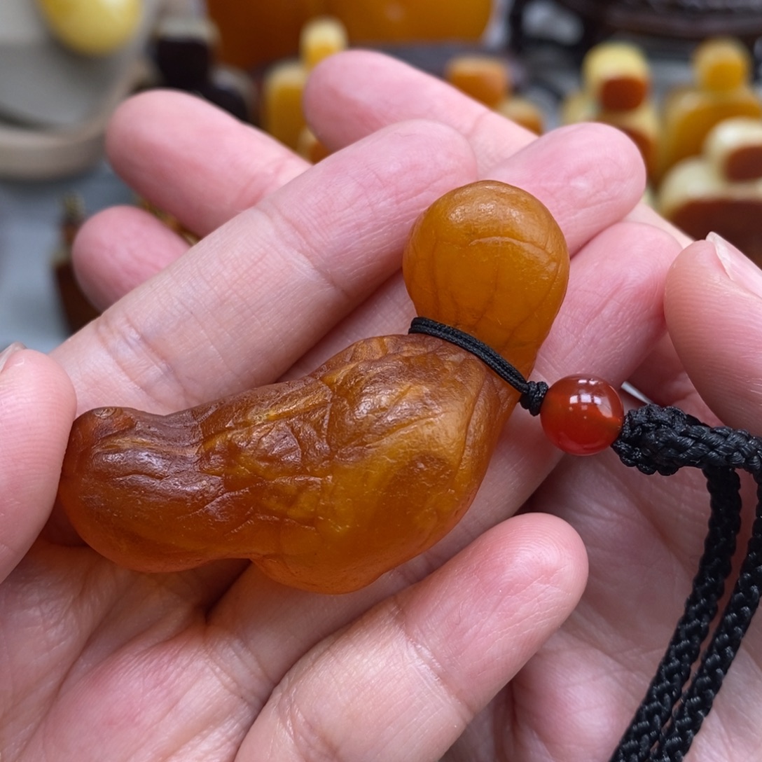 蜜蜡未镶嵌珠宝奇石