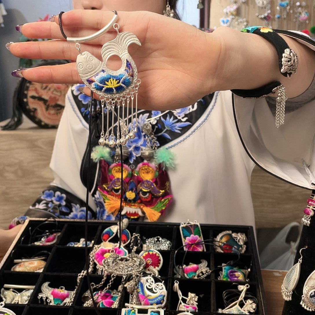 锆石纯铜合金吊坠