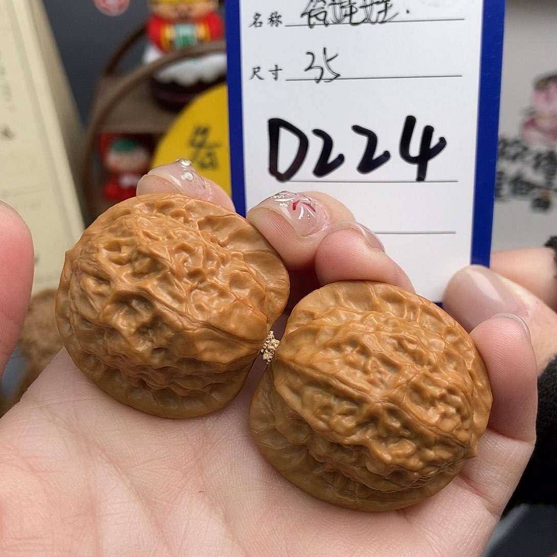 文玩核桃吊坠35瓷娃娃