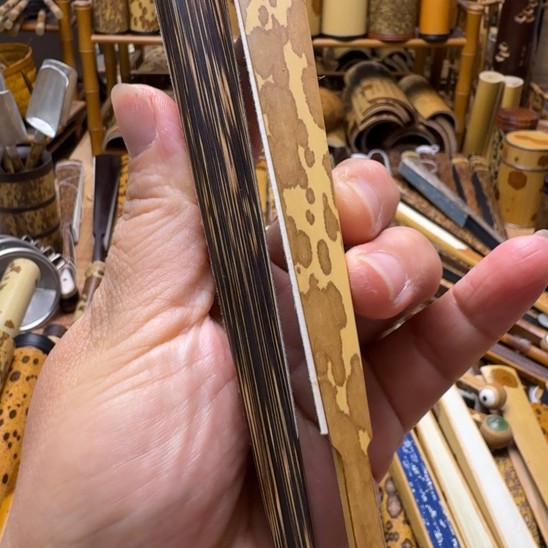 清***雅两把折扇和拍大哥拍戏