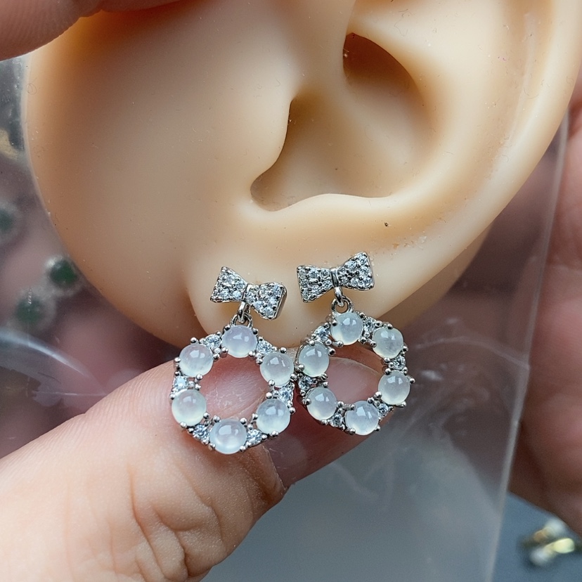 【闪购商品】翡翠耳饰银S925镶嵌是***?兮兮