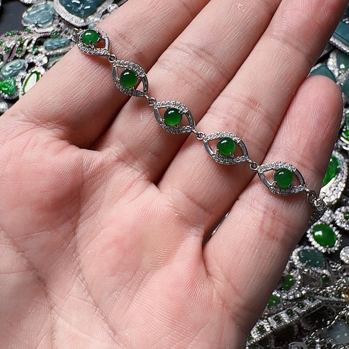 翡翠颈饰未镶嵌天然A货翡翠放漏