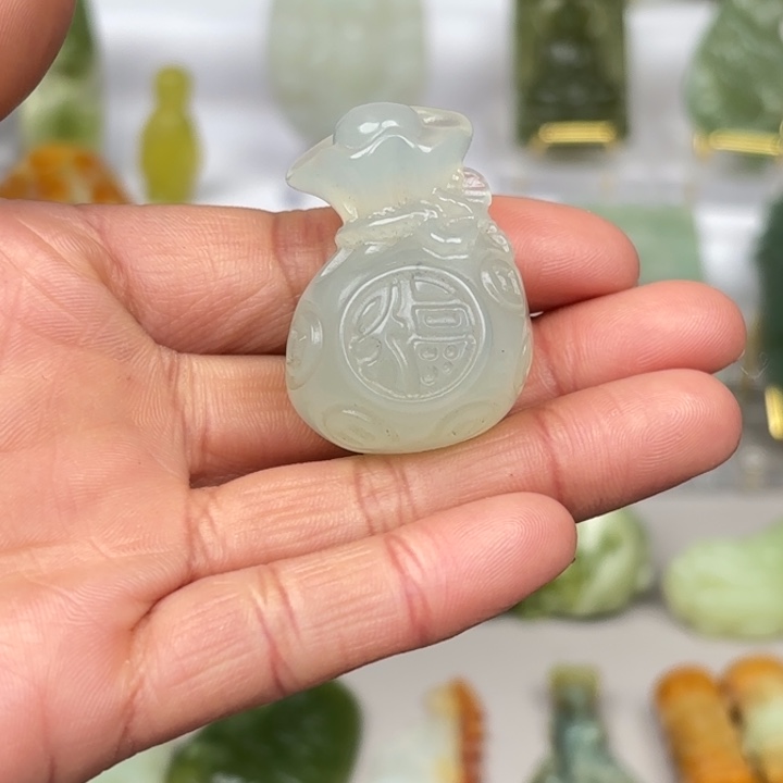 蛇纹石玉颈饰未镶嵌