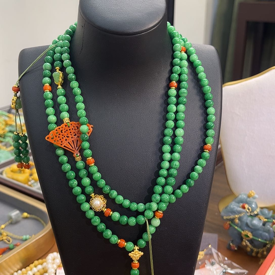 翡翠未镶嵌颈饰斜挎